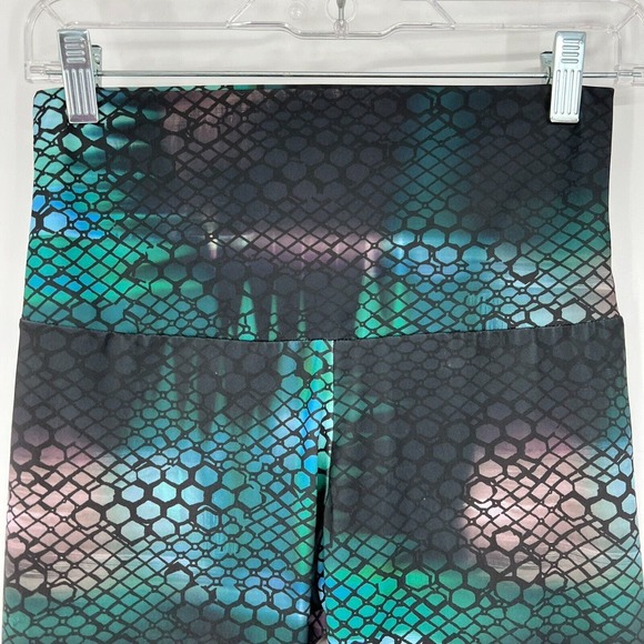 Onzie Leggings Womens M Green Brown Blue Print Rainbow Leopard Capri Pull On - Picture 4 of 7